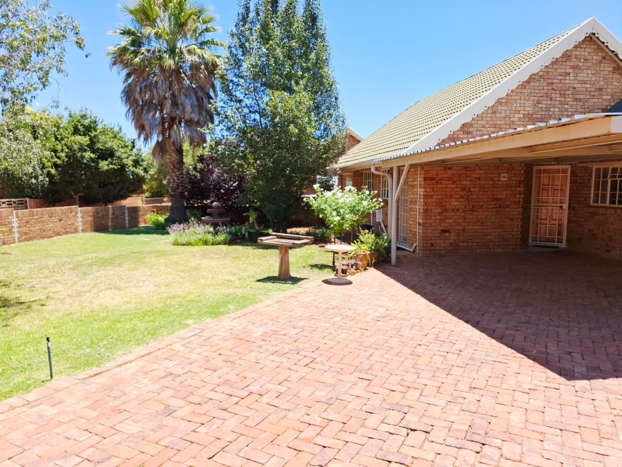 3 Bedroom Property for Sale in Langenhovenpark Free State